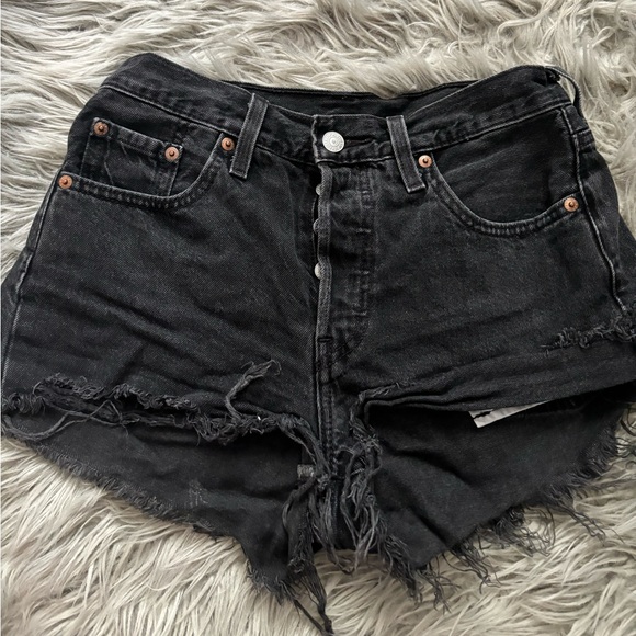 Levi’s black shorts - Picture 2 of 2